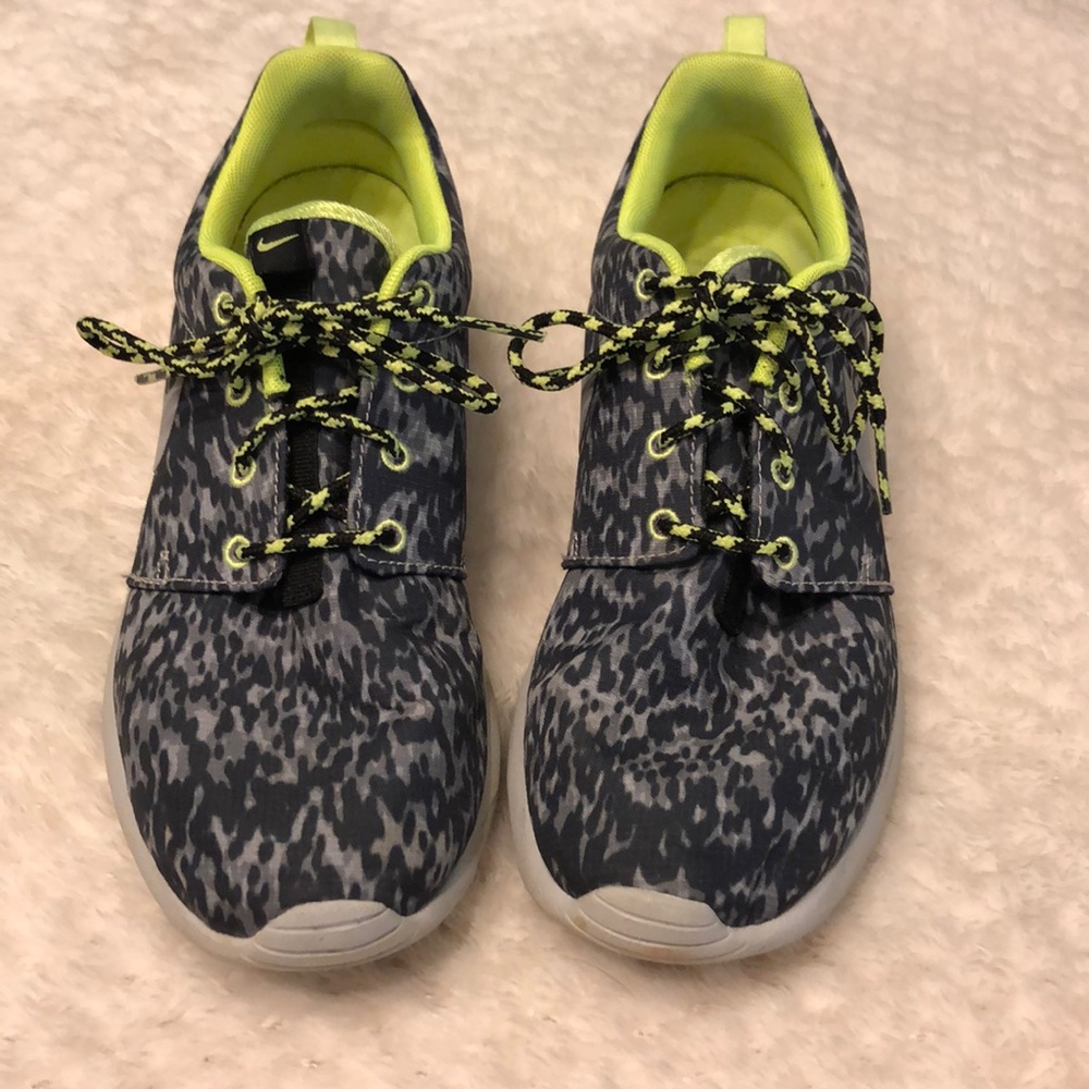 Nike tennis shoes